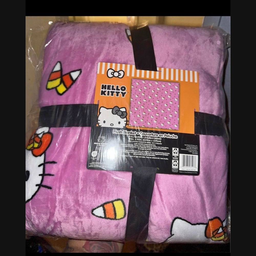 Hello kitty HTF,NWT candy corn Halloween blanket